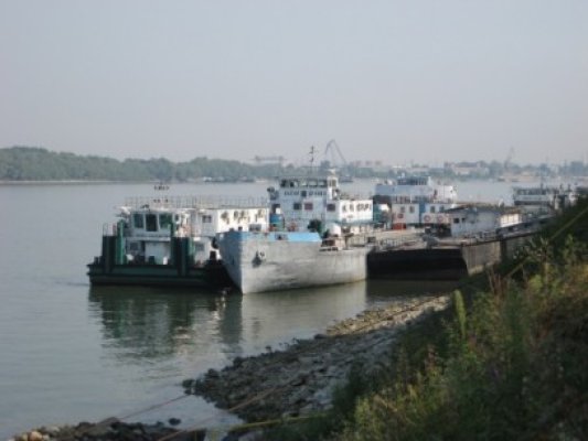 Navigaţia fluvială pe Dunăre este blocată din cauza nivelul foarte scăzut al apei